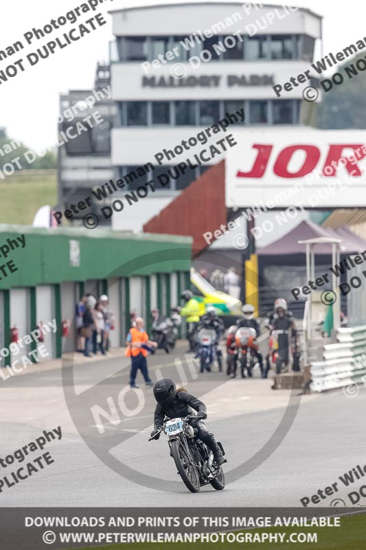 Vintage motorcycle club;eventdigitalimages;mallory park;mallory park trackday photographs;no limits trackdays;peter wileman photography;trackday digital images;trackday photos;vmcc festival 1000 bikes photographs